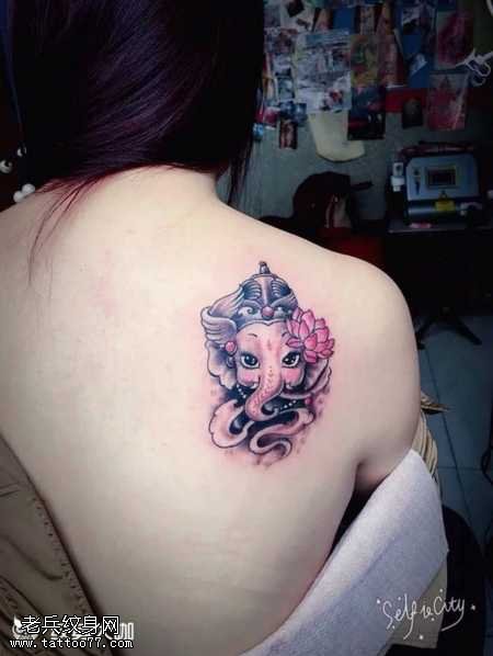 肩部小象神纹身图案