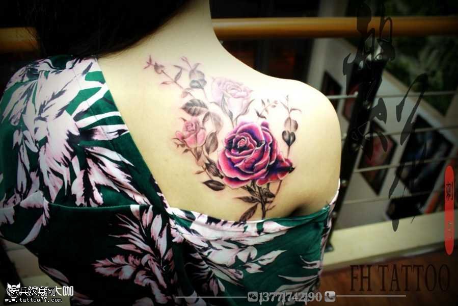 肩部紫玫瑰纹身图案