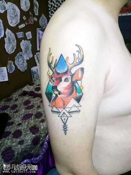 胳膊鹿纹身图案