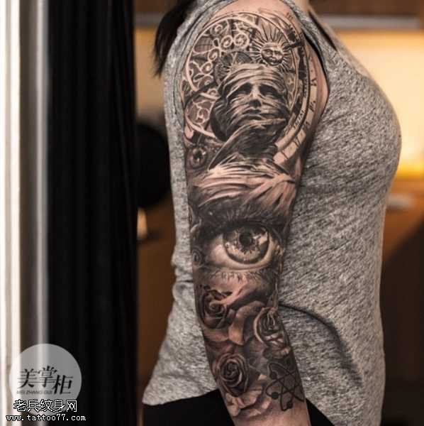 胳膊逼真眼睛纹身图案