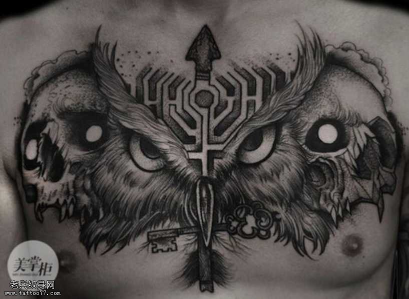 胸部猫头鹰纹身图案