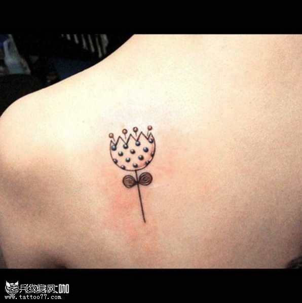 背部薄公英纹身图案