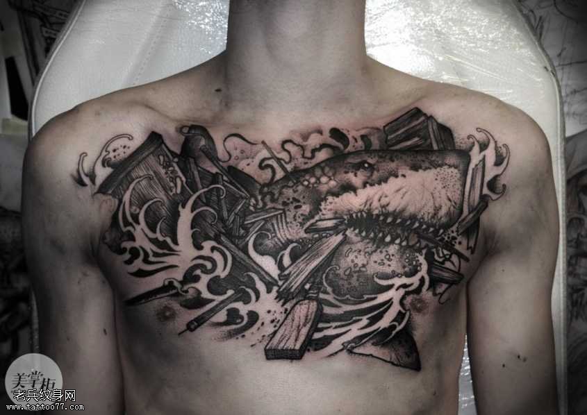 胸部鲨鱼纹身图案