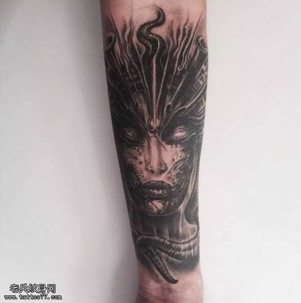 手臂人物纹身图案