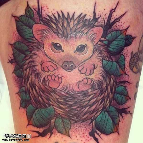 腿部刺鼠纹身图案