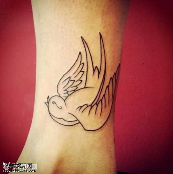 腿部鸟线纹身图案