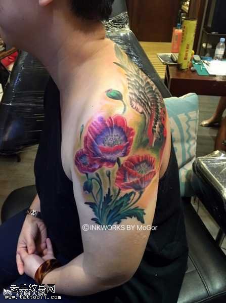 胳膊花朵纹身图案