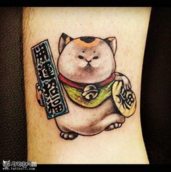 腿部猫咪纹身图案