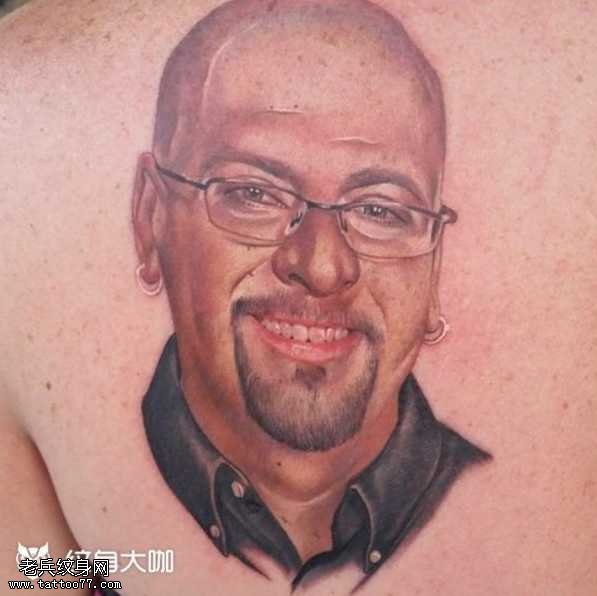 背部肖像纹身图案