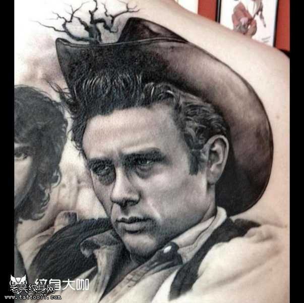 背部人物纹身图案