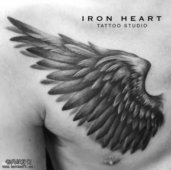 胸部翅膀纹身图案