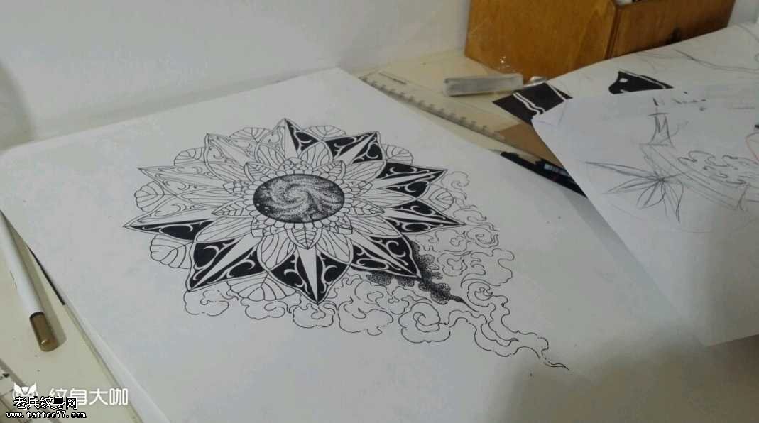 手稿黑白向日葵纹身图案