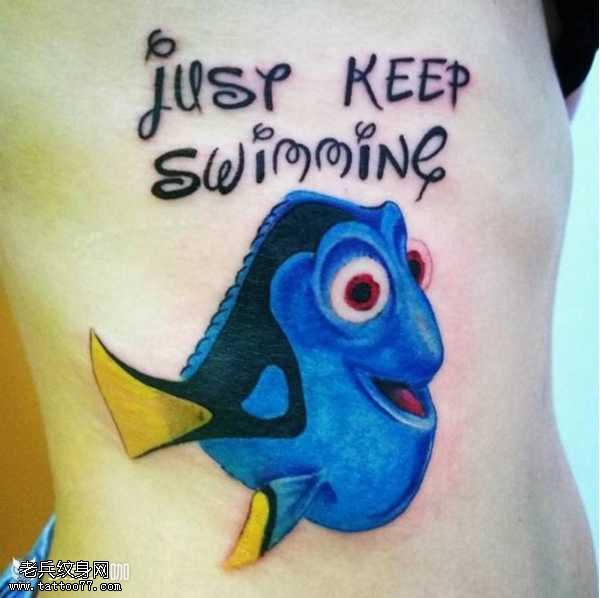 腰部蓝鱼纹身图案