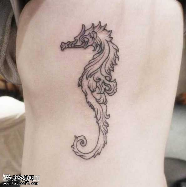 腰部海马纹身图案