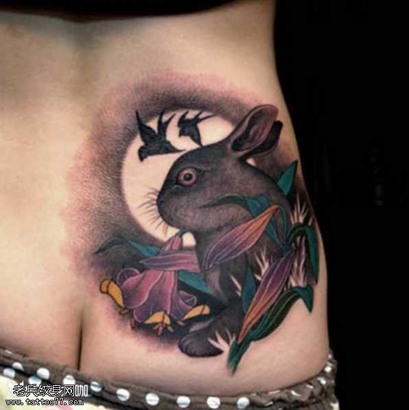 腰部兔子纹身图案