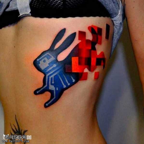 腰部抽象兔子纹身图案