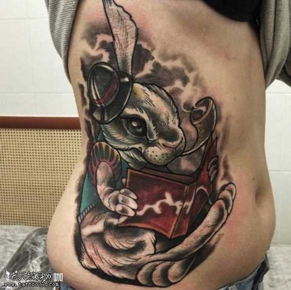 腰部兔子纹身图案