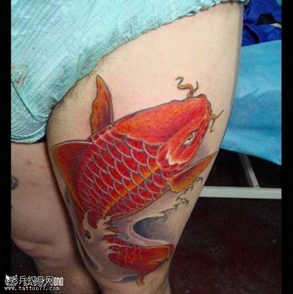 腿部红鲤鱼纹身图案