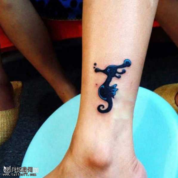 腿部海马纹身图案