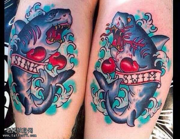 腿部鲨鱼拳纹身图案