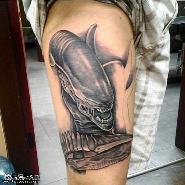 腿部个性异形纹身图案