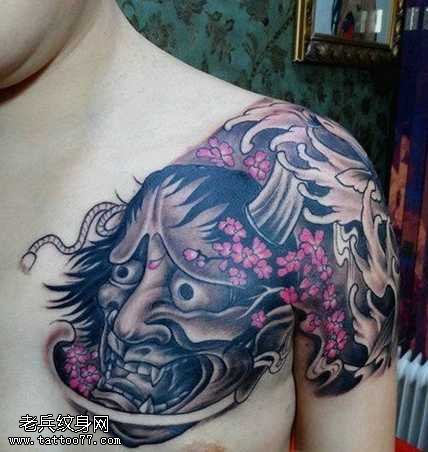 胸部般若纹身图案