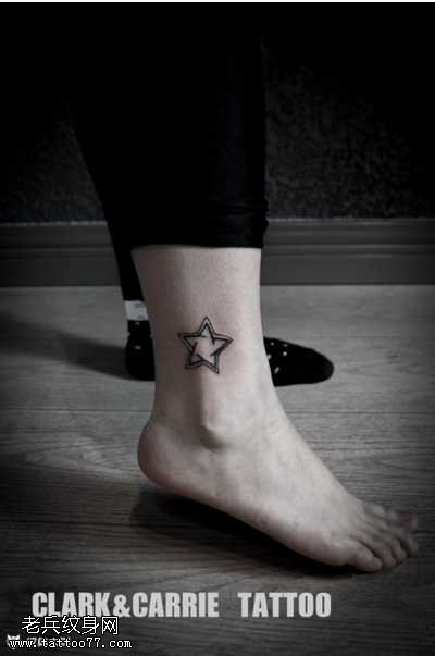 腿部小清新五星纹身图案