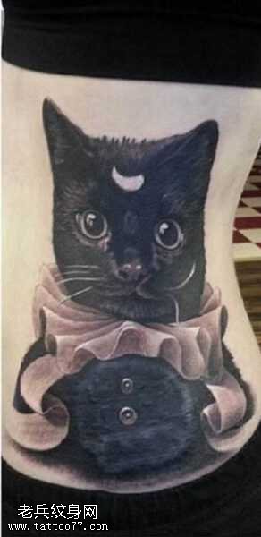 腰部猫咪纹身图案