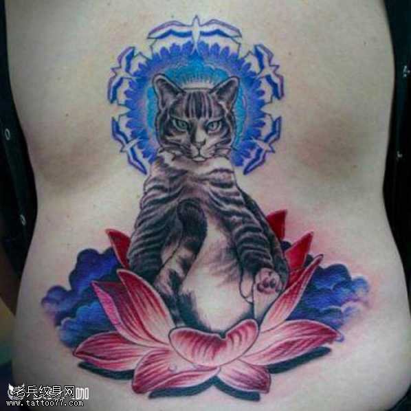 腰部莲花猫纹身图案