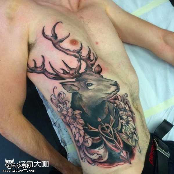 腰部鹿纹身图案
