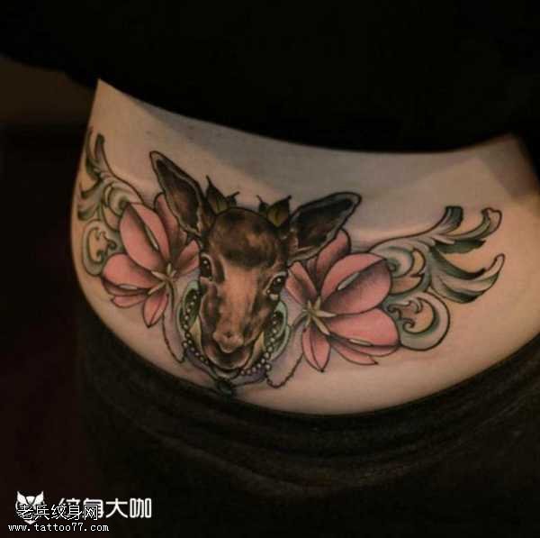 腰部母鹿纹身图案