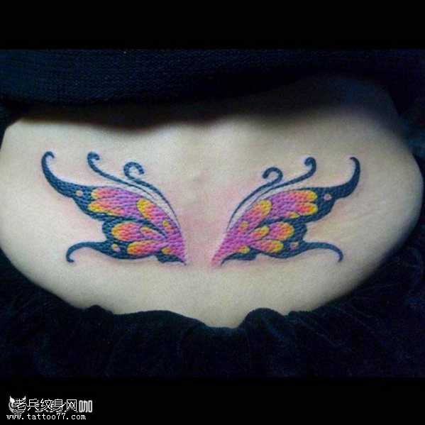 腰部蝴蝶纹身图案