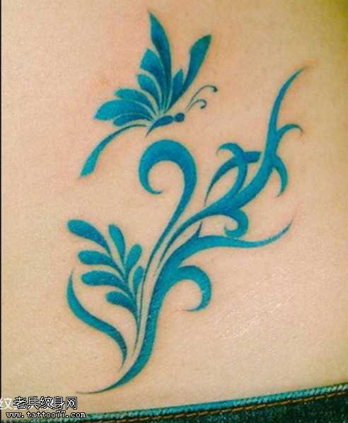 腰部蓝蝴蝶纹身图案