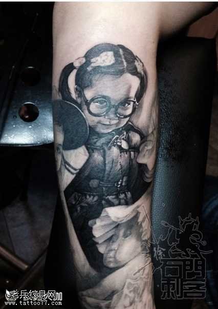 腿部女孩纹身图案