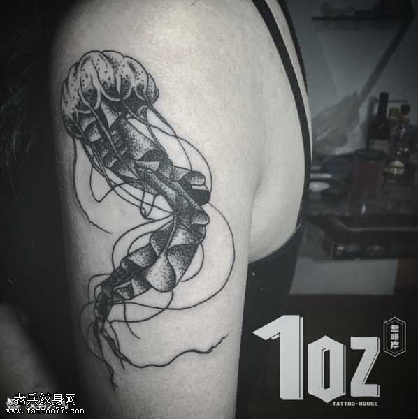 胳膊水母纹身图案