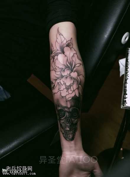手臂牡丹骷髅纹身图案