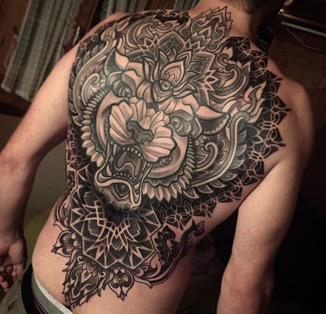 令人印象深刻的大面积纹身图案作品来自马克西姆