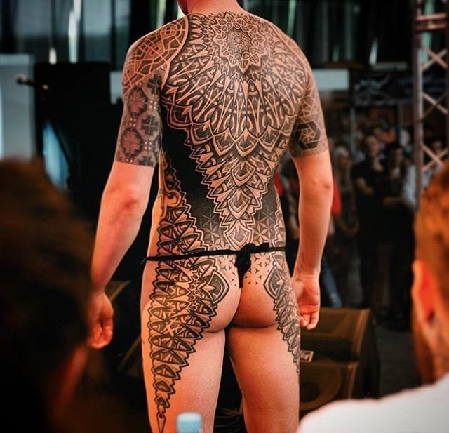 令人印象深刻的大面积纹身图案作品来自马克西姆