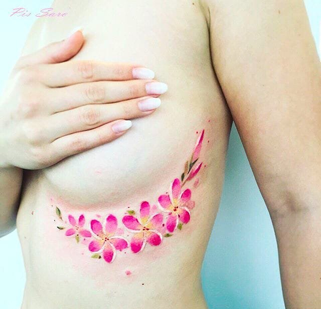 女性很清爽的植物和花朵纹身图案