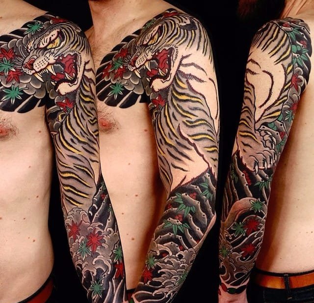 漂亮霸气的男性花臂老虎纹身图案