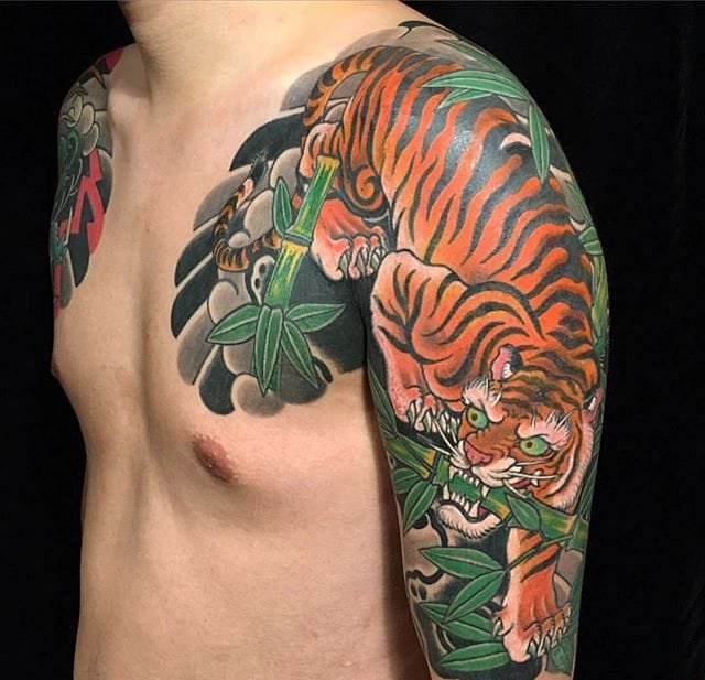 漂亮霸气的男性花臂老虎纹身图案