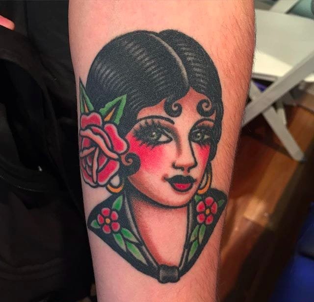 漂亮的传统风格女孩纹身图案来自贾克琳