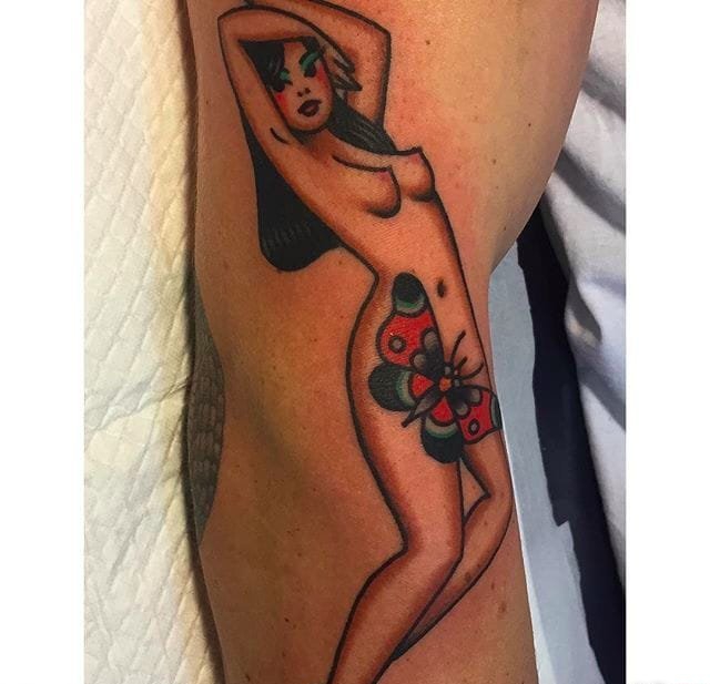 漂亮的传统风格女孩纹身图案来自贾克琳