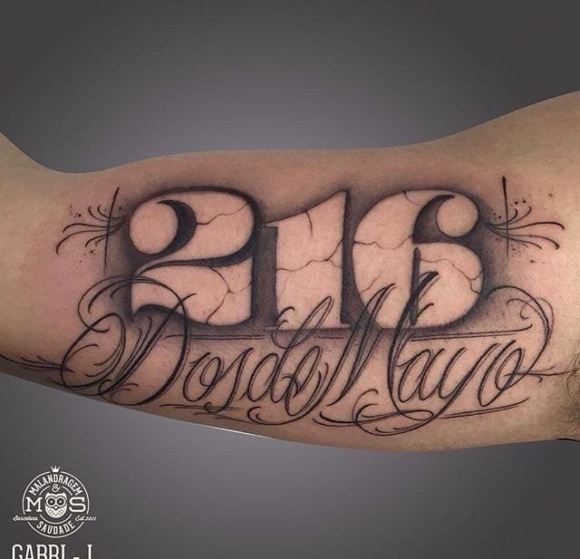 引人注目的黑色字体纹身图案来自加布里