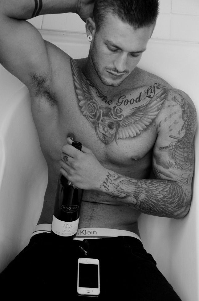 男人手臂图腾纹身