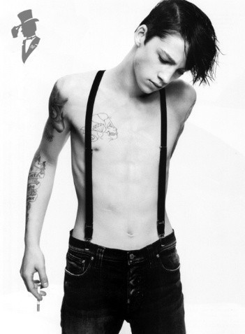 男人手臂图腾纹身