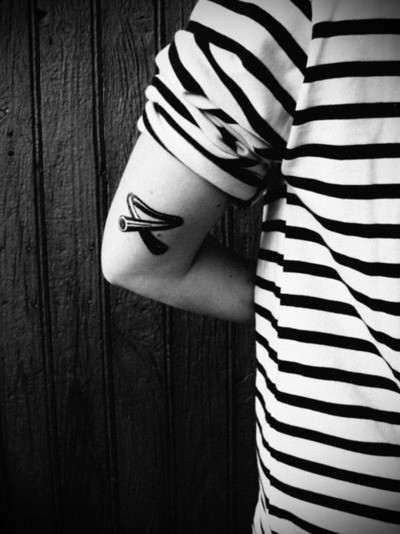 男人手臂图腾纹身