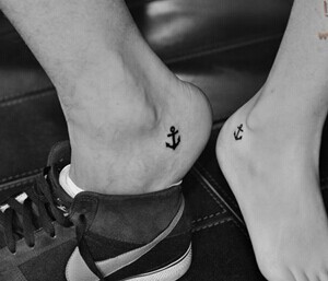 情侣手臂手指图腾纹身