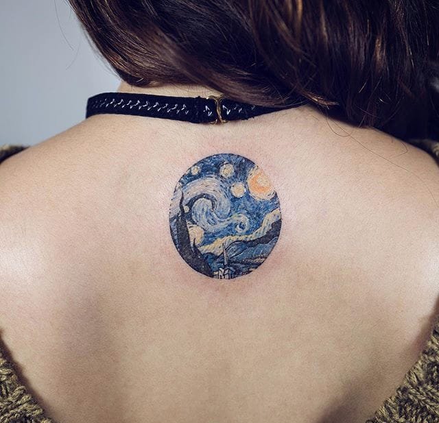 漂亮性感的纹身女性的纹身图案