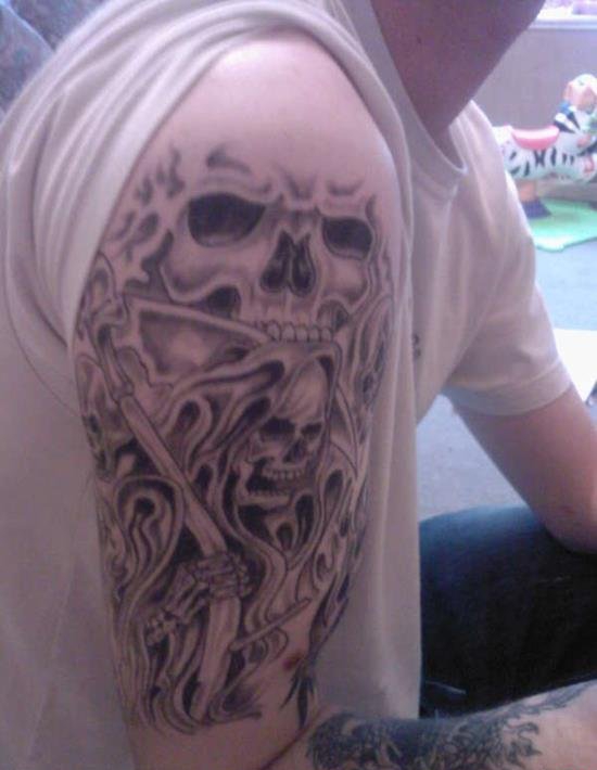手臂上的各种风格骷髅头纹身图案